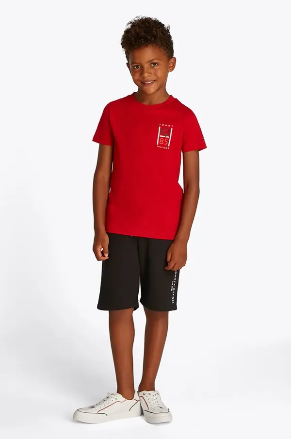Tommy Hilfiger Dječja pamučna majica kratkih rukava Tommy Hilfiger boja: crvena, s tiskom, KB0KB09536