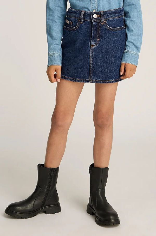 Calvin Klein Jeans Dječja traper suknja Calvin Klein Jeans boja: tamno plava, mini, ravna, IG0IG02717