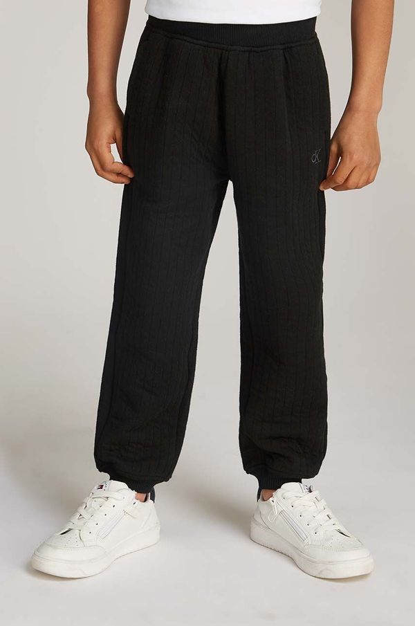 Calvin Klein Jeans Dječji donji dio trenirke Calvin Klein Jeans VERTICAL QUILTED boja: crna, bez uzorka, IB0IB02192