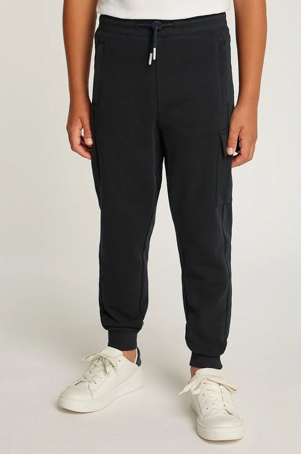 Calvin Klein Jeans Dječji pamučni donji dio trenirke Calvin Klein Jeans RELAXED TAPERED LEG CARGO boja: crna, bez uzorka, IB0IB02409