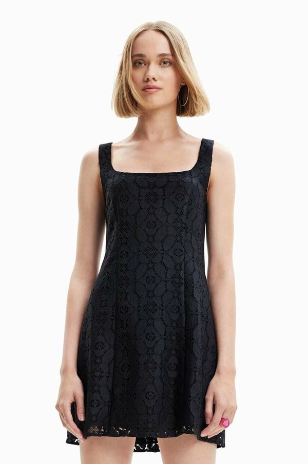 Desigual Haljina Desigual boja: crna, mini, ravna