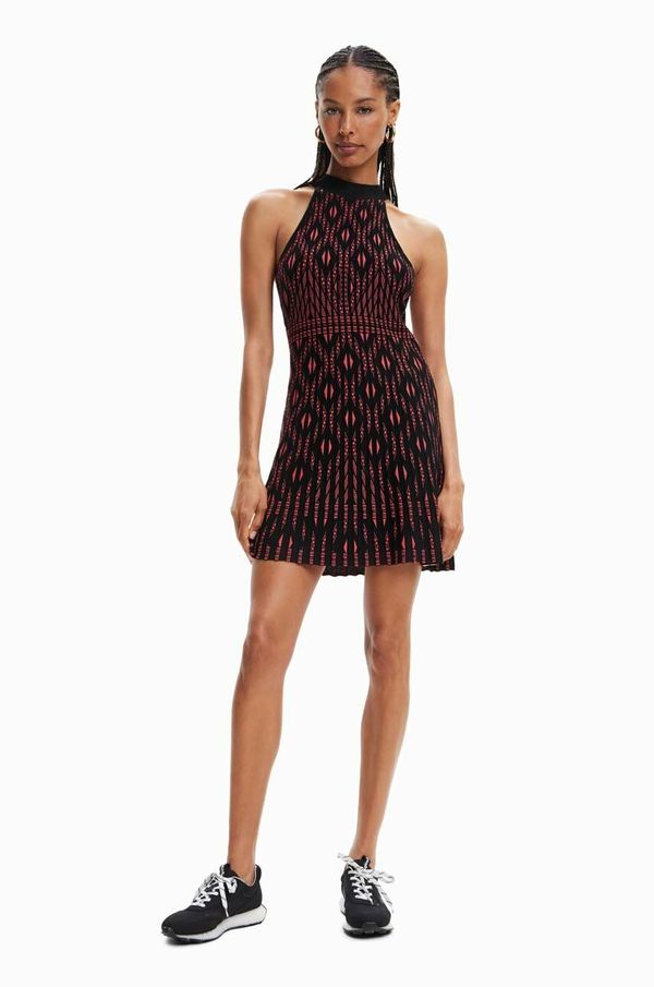 Desigual Haljina Desigual boja: smeđa, mini, ravna
