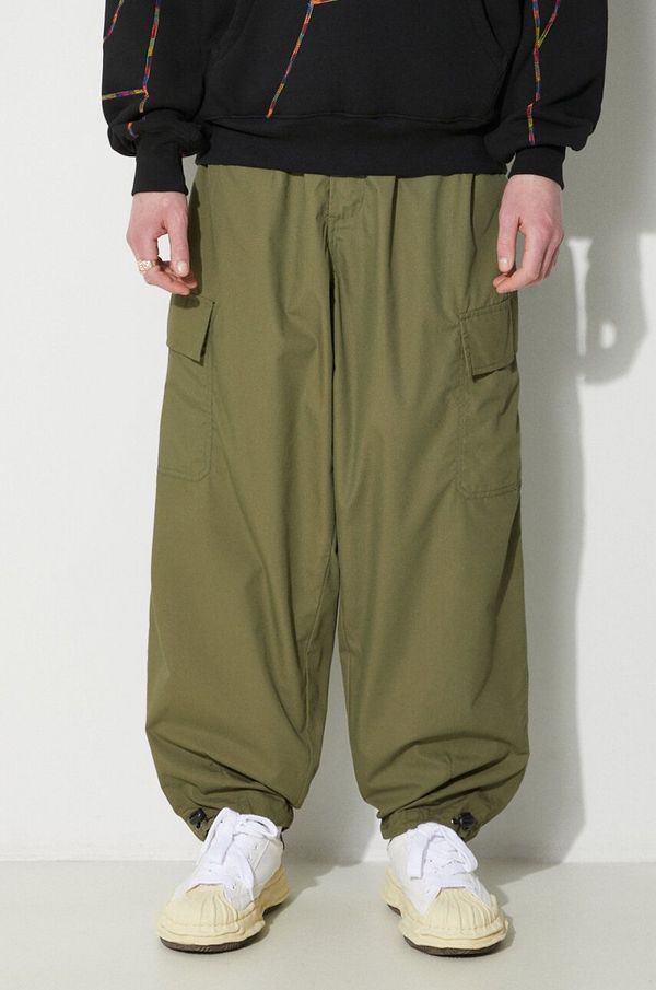 Universal Works Hlače Universal Works Loose Cargo Pant za muškarce, boja: zelena, cargo kroj, 30143.OLIVE