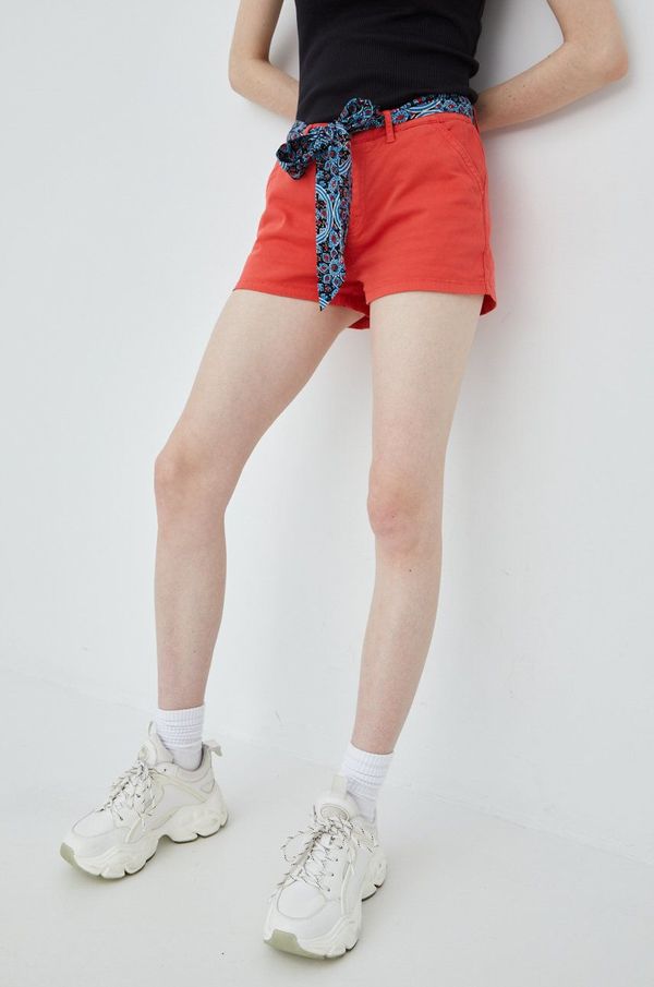 Superdry Kratke hlače Superdry za žene, boja: crvena, glatki materijal, srednje visoki struk