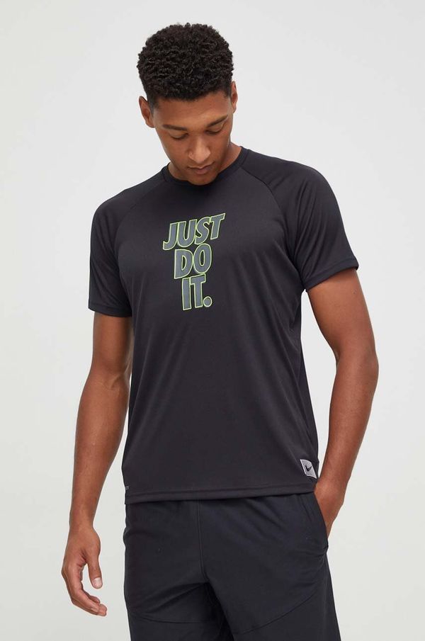 Nike Majica kratkih rukava za trening Nike boja: crna, s tiskom