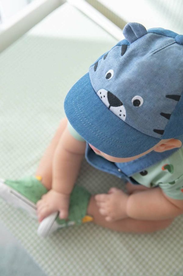 Mayoral Newborn Pamučna kapa za djecu Mayoral Newborn s aplikacijom