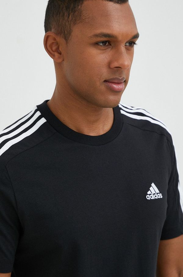 adidas Pamučna majica adidas boja: crna, s aplikacijom