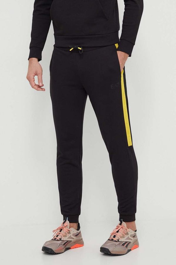 EA7 Emporio Armani Pamučni donji dio trenirke EA7 Emporio Armani boja: crna, s tiskom