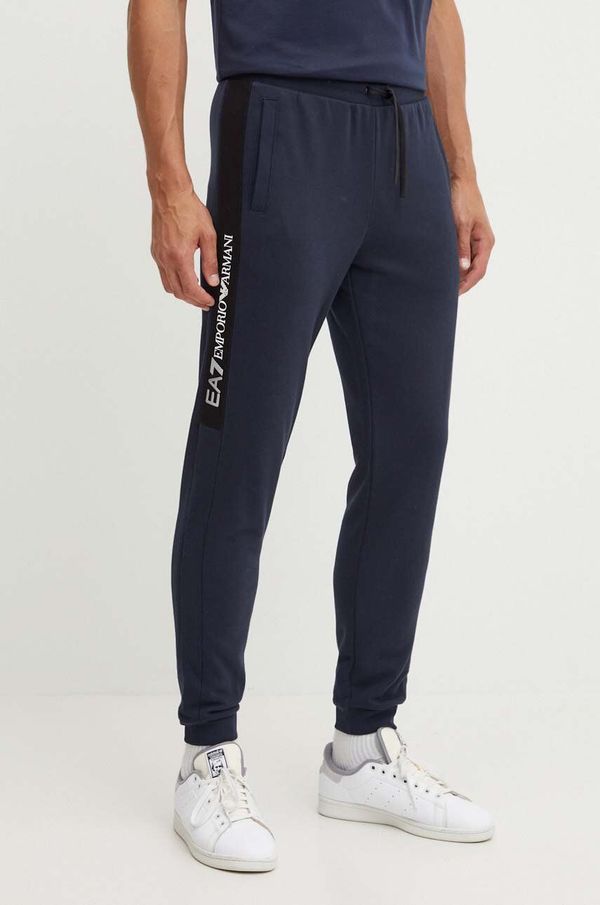 EA7 Emporio Armani Pamučni donji dio trenirke EA7 Emporio Armani boja: tamno plava, s tiskom, PJOGZ.6DPP57