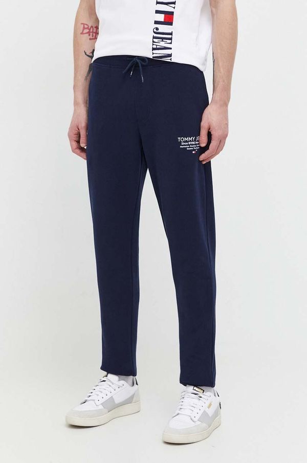 Tommy Jeans Pamučni donji dio trenirke Tommy Jeans boja: tamno plava, s tiskom, DM0DM18357