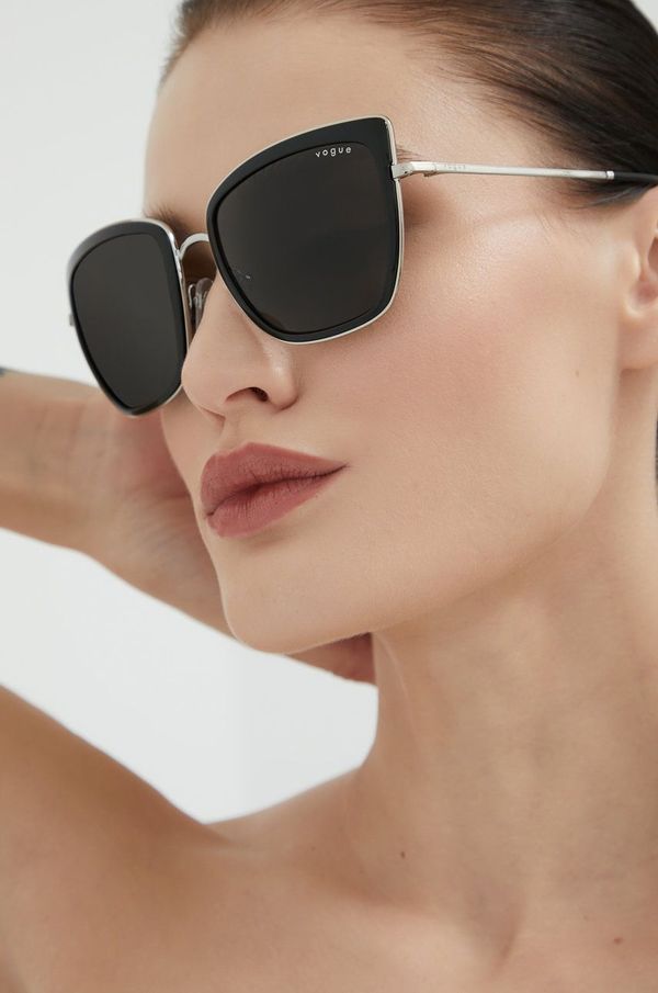 Vogue Sunčane naočale za žene, boja: crna