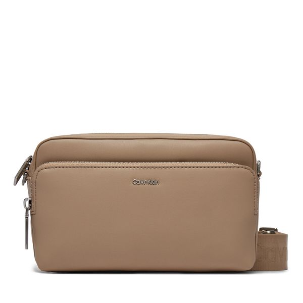 Calvin Klein Torbica Calvin Klein Ck Must Camera Bag W/Pckt Lg K60K608410 Silver Mink PFA
