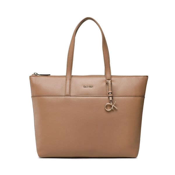 Calvin Klein Torbica Calvin Klein Ck Must Shopper Lg W/Slip Pkt K60K609860 Safari Canvas GEZ