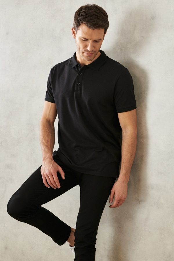 AC&Co / Altınyıldız Classics AC&Co / Altınyıldız Classics Muška anti-shrink pamučna tkanina Slim Fit Slim Fit Potpuno crna, anti-roll majica s polo vratom.