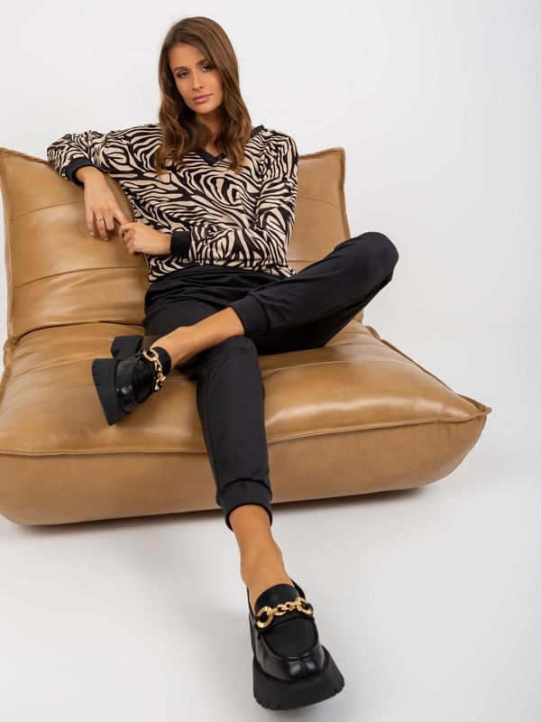 Fashionhunters Beige and black velour set with trousers RUE PARIS