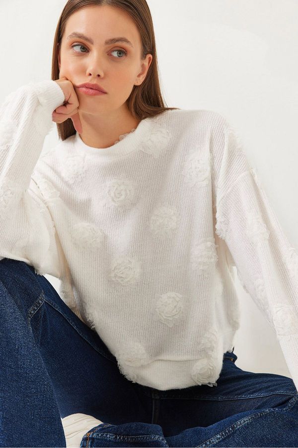 Bianco Lucci Bianco Lucci Women's Crew Neck Rose Detailed Blouse