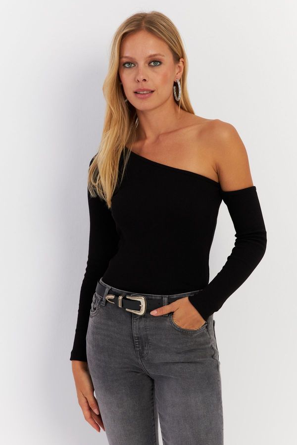 Cool & Sexy Cool & Sexy Women's Black Asymmetric Sleeve Camisole New Year's Blouse HOR1
