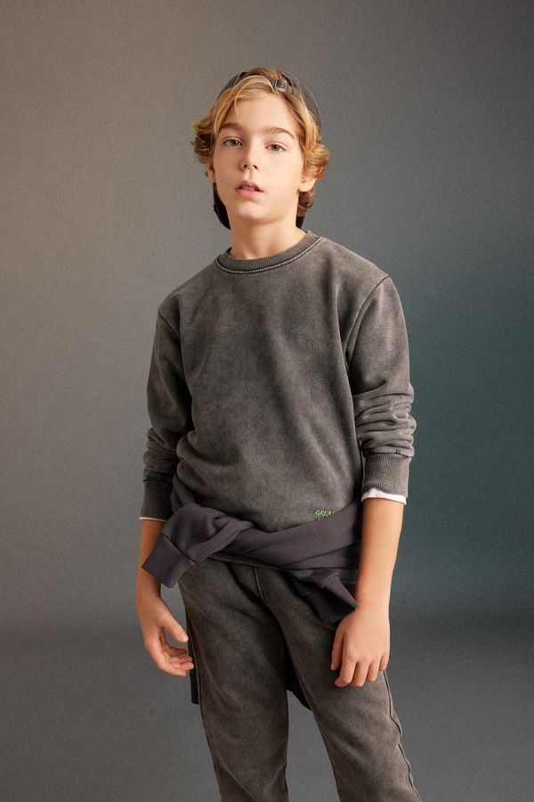 DEFACTO DEFACTO Boy Oversize Wide Pattern Crew Neck Washed Faded Effect Printed Sweatshirt