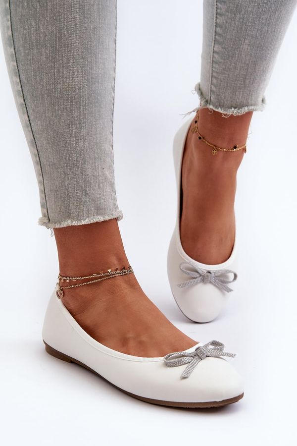 FD1 FD1 White eco leather ballerina flats with a bow