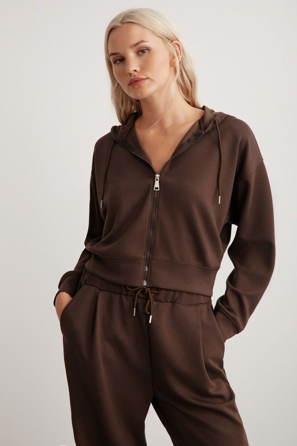 GRIMELANGE GRIMELANGE Jill Women's Relaxed Fit Comfortable Pattern Hooded Zippered Knitted Crop Brown Sweatshirt