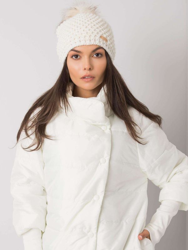 Fashionhunters Lady's white hat with pompom