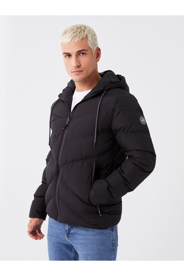 LC Waikiki LC Waikiki Standard Fit muška jakna s kapuljačom.