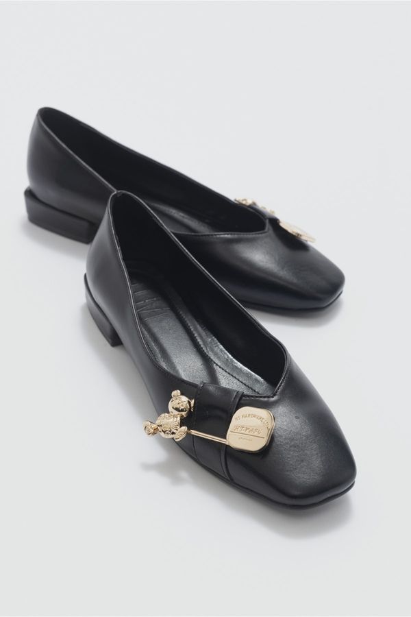 LuviShoes LuviShoes Women's Opal Black Buckle Flat Shoes