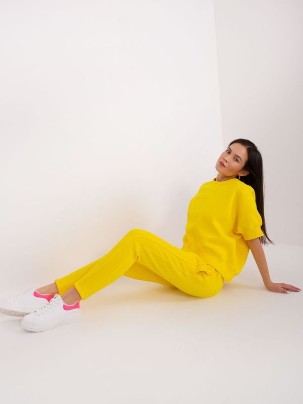 My Red Lips Set-EM-KMPL-786.09-yellow