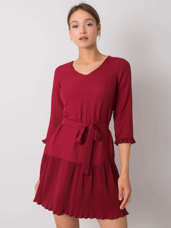 Fashionhunters Tamnocrvena plisirana haljina