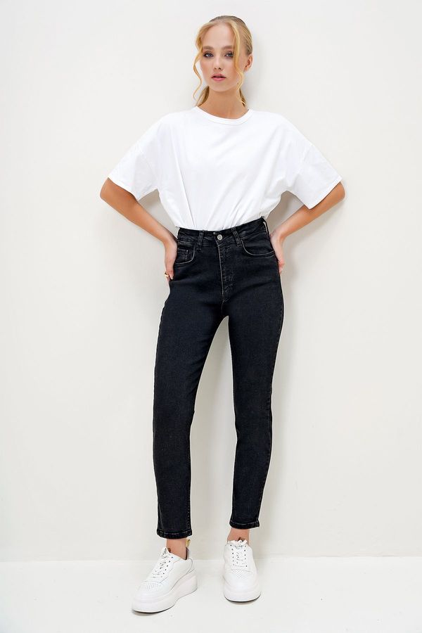 Trend Alaçatı Stili Trend Alaçatı Stili Women's Black 5 Pocket Washed Straight Leg Jeans