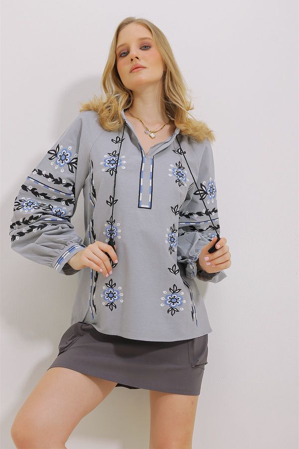 Trend Alaçatı Stili Trend Alaçatı Stili Women's Gray Crew Neck Embroidered Tasseled Cotton Linen Woven Blouse