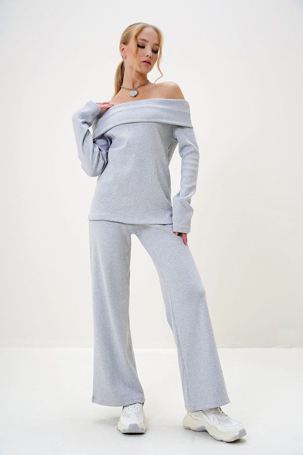 Trend Alaçatı Stili Trend Alaçatı Stili Women's Grimelanj Madonna Collar Camisole Blouse and Trouser Set