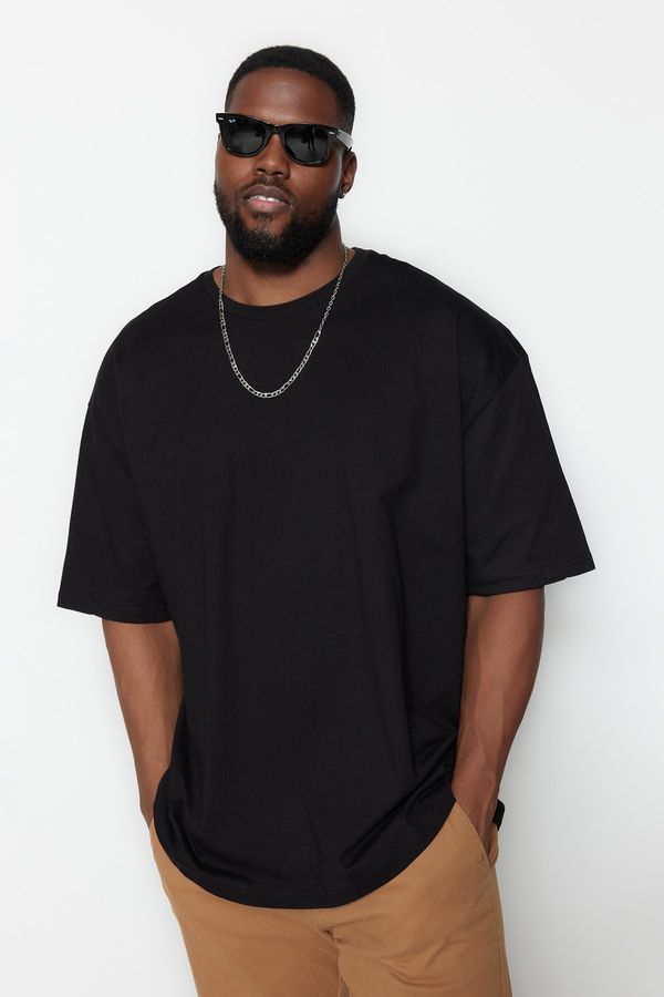 Trendyol Trendyol Black Men's Plus veličina predimenzionirana / širokog kroja, udobna osnovna 100% pamučna majica s vratom posade.
