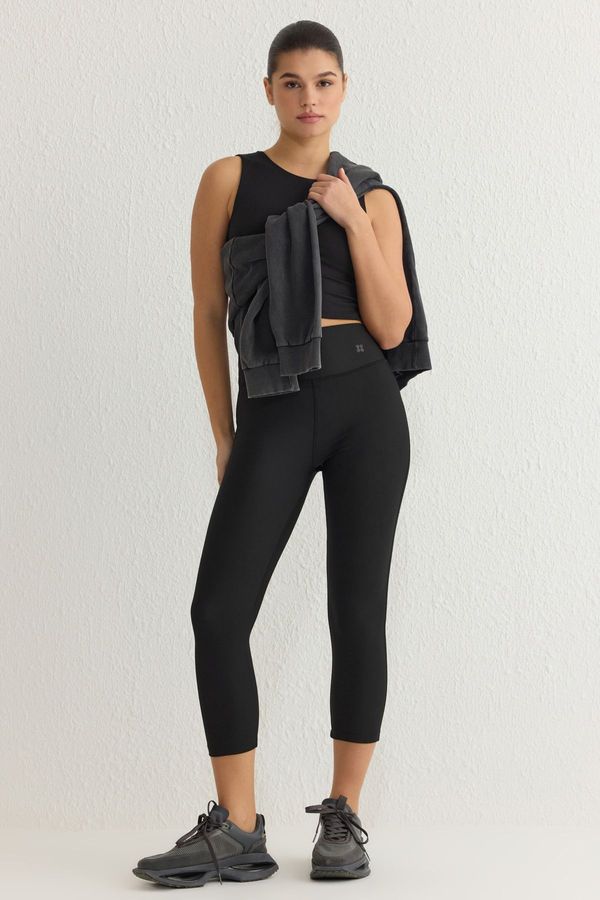 Trendyol Trendyol Black Reflective Print Detail Capri Length Knitted Sports Tights