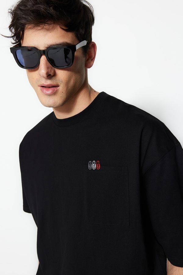 Trendyol Trendyol muški oversize / široko-fit vrata posade kratkih rukava šareni minimalno vezeni izvezeni džep 1 pamuk