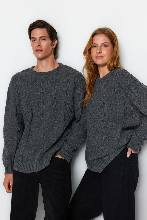 Trendyol Trendyol Muški sivi oversize široki fit crew-izrez kose-pleteni pleteni pleteni džemper.