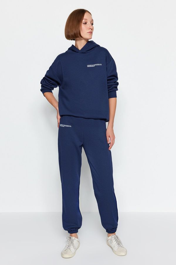Trendyol Trendyol Navy Blue Održiviji labavi trkač runo unutarnje pletene pletene trenirke