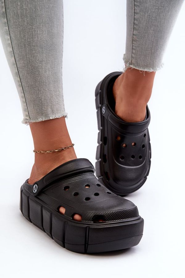 Kesi Women's foam slippers on a black Itubia platform