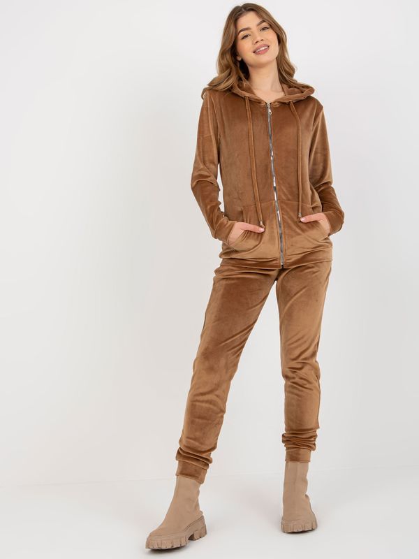 Fashionhunters Women's velour set - brown