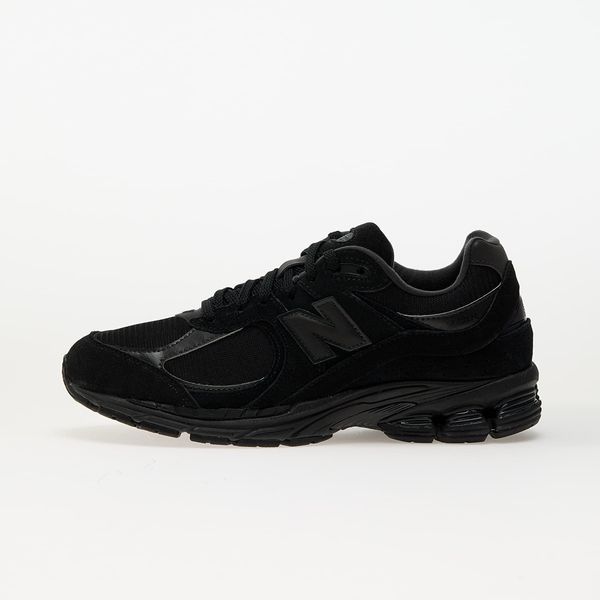 New Balance Sneakers New Balance 2002R Triple Black Suede EUR 37.5