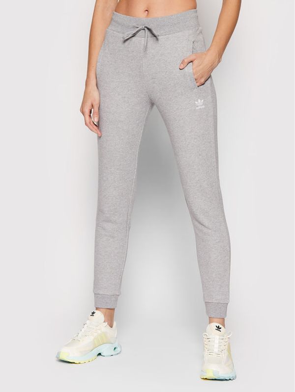 adidas adidas Donji dio trenerke adicolor Essentials HF7501 Siva Slim Fit