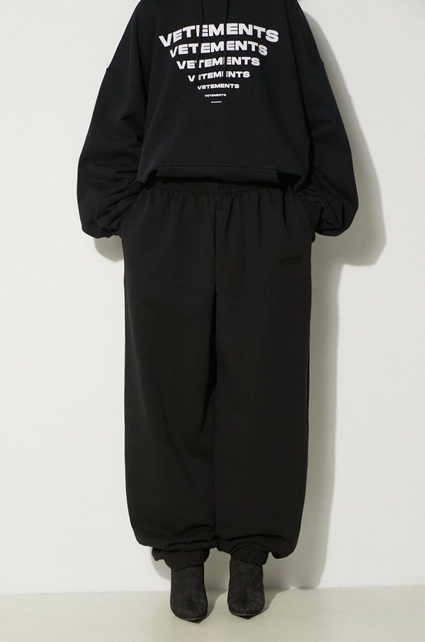 Vetements Donji dio trenirke VETEMENTS Embroidered Logo boja: crna, bez uzorka, UE64SP400B
