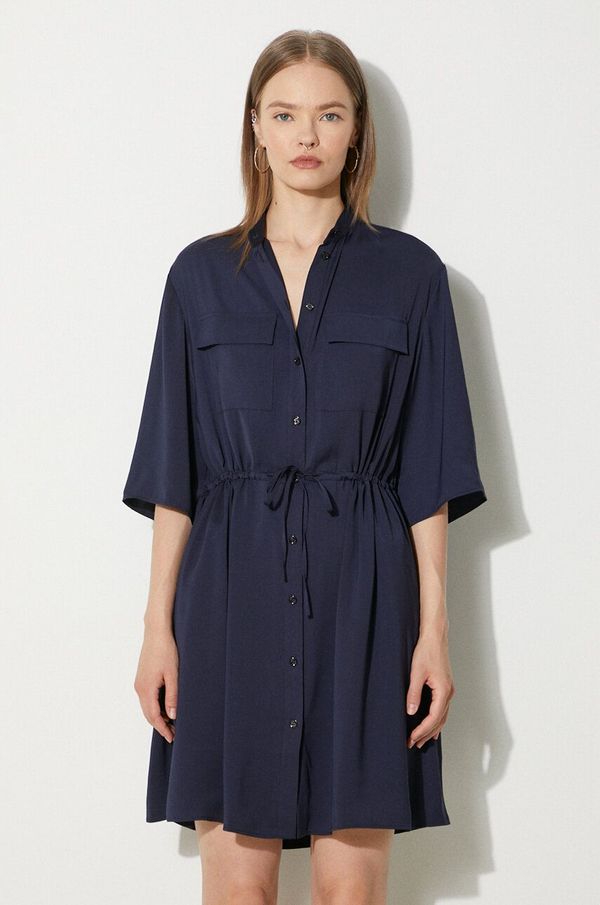 Maison Kitsuné Haljina Maison Kitsuné Double Pocket boja: tamno plava, mini, širi se prema dolje, MW01607WF0022
