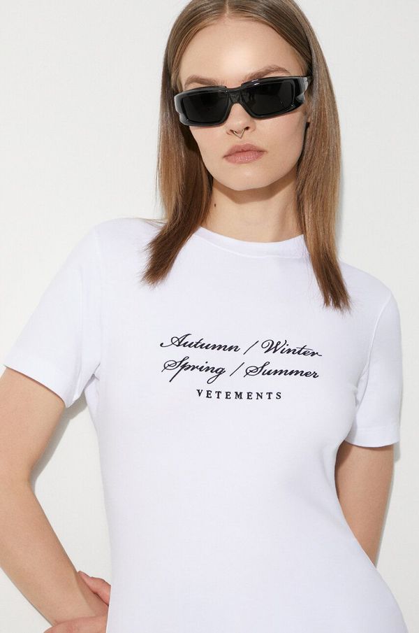 Vetements Majica kratkih rukava VETEMENTS 4 Seasons Embroidered Logo Fitted T-Shirt za žene, boja: bijela, WE64TR620W