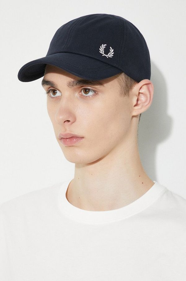 Fred Perry Pamučna kapa sa šiltom Fred Perry Pique Classic Cap boja: tamno plava, s aplikacijom, HW6726.267