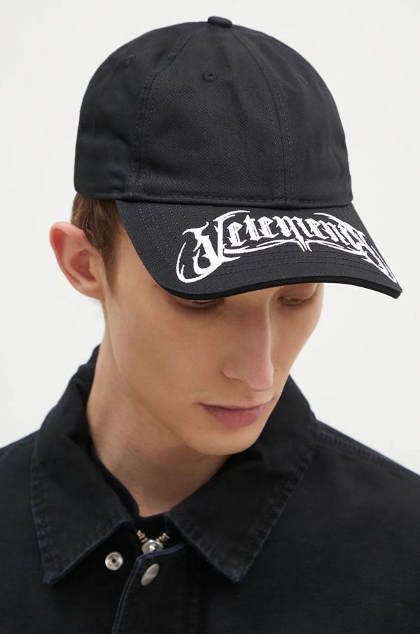 Vetements Pamučna kapa sa šiltom VETEMENTS Metal Logo boja: crna, s aplikacijom, UA66CA140B