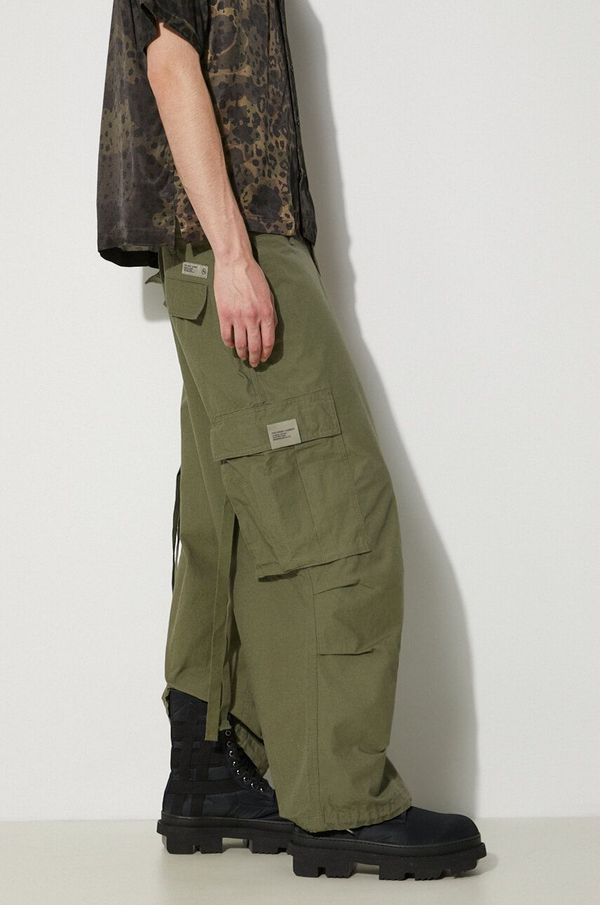 Neighborhood Pamučne hlače NEIGHBORHOOD Wide Cargo Pants boja: zelena, cargo kroj, 241YTNH.PTM06