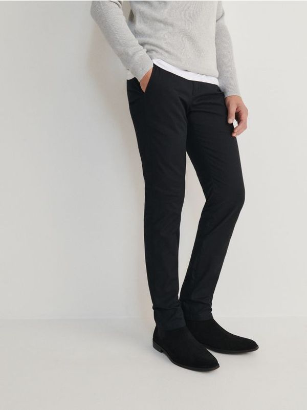Reserved Reserved - Chino slim fit hlače - crno
