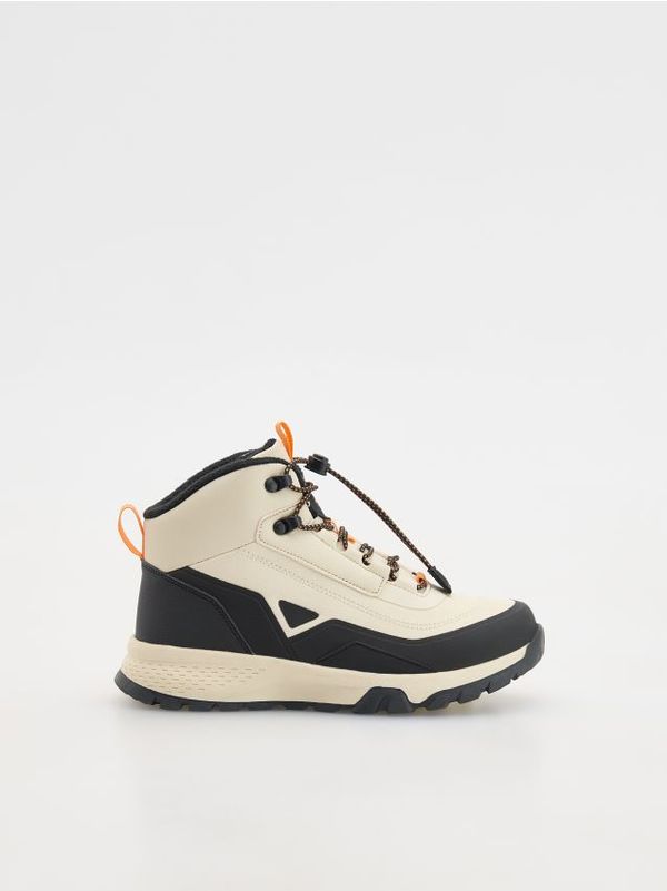 Reserved Reserved - MEN`S TREKKING SHOES - krem
