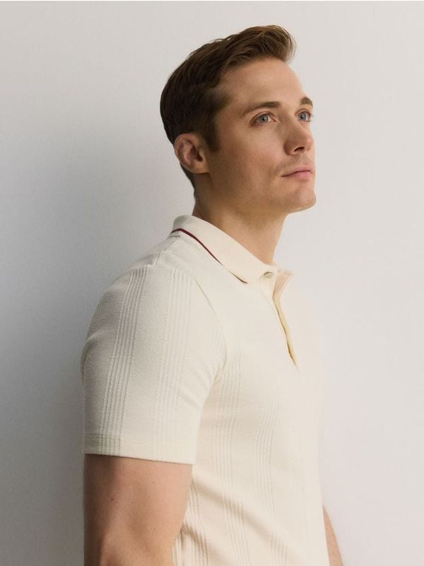 Reserved Reserved - Regular polo-majica od strukturirane tkanine - krem